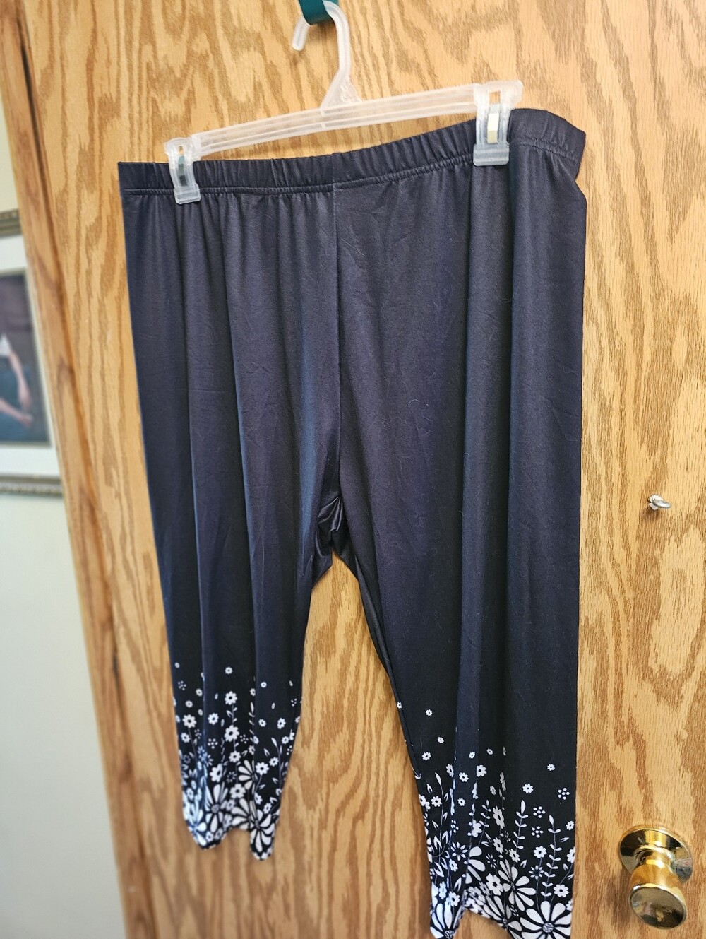 CAPRIS NWOT WOMANS
